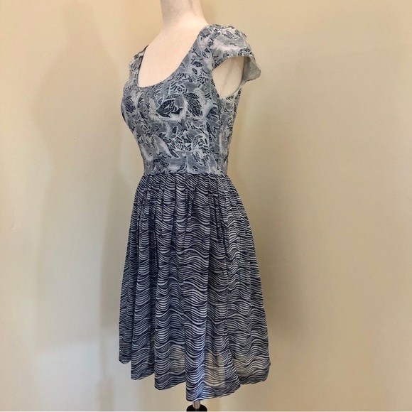 Anthropologie. Corey Lynn Calter. Fit & Flare Dress. Blue & Cream. Size 4 - Picture 4 of 12